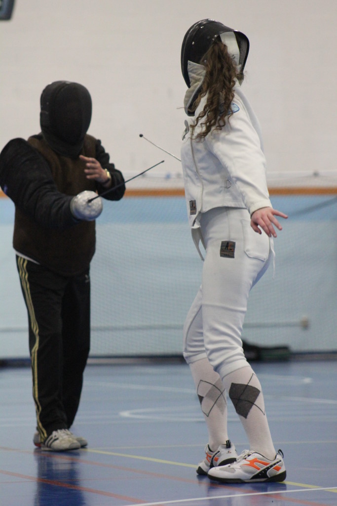 épée fencer taking private lessons
